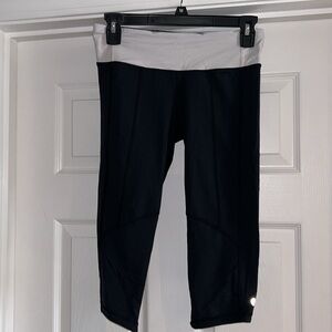 Athletic Leggings Capris By Lululemon In Black